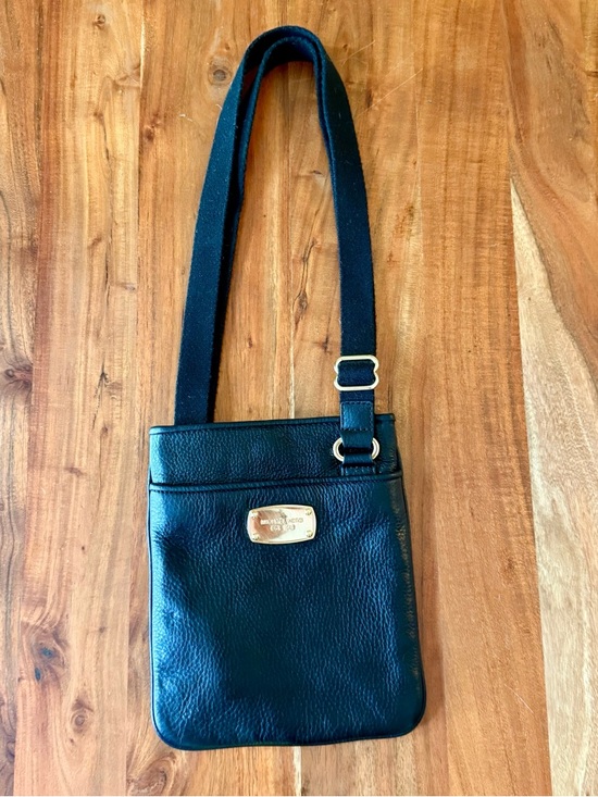 Michael Kors Handbags - Michael Kors Vintage EST 1981 Black Pebbled Leather Crossbody Gold Hardware